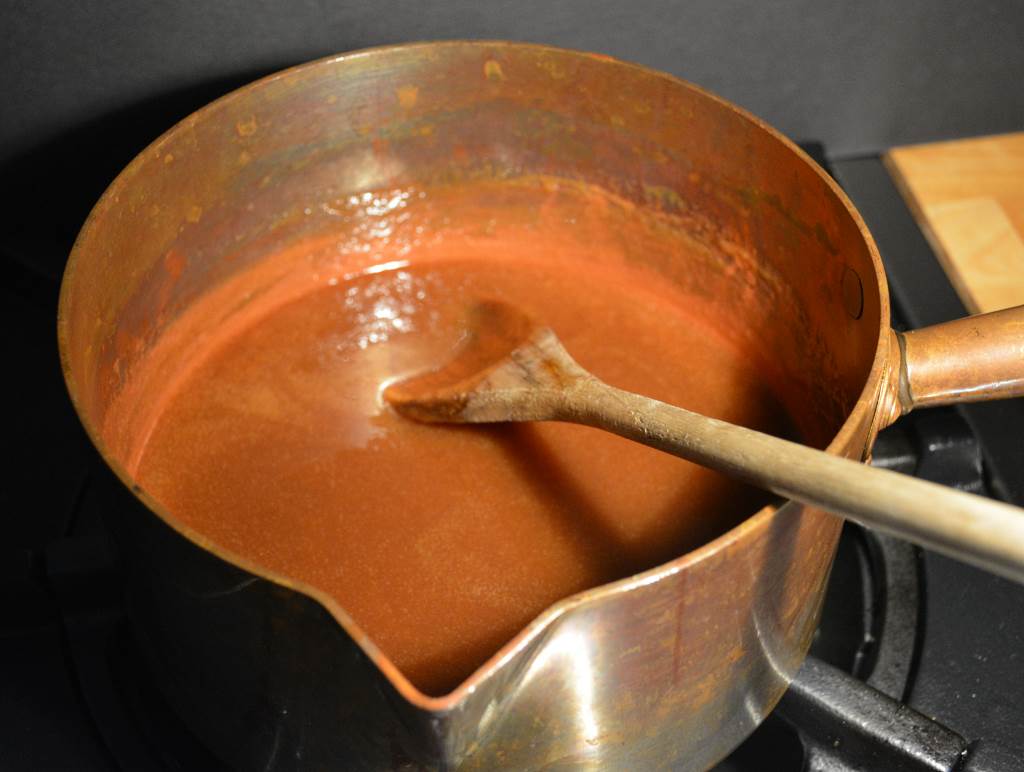 finished-caramel-in-copper-pot