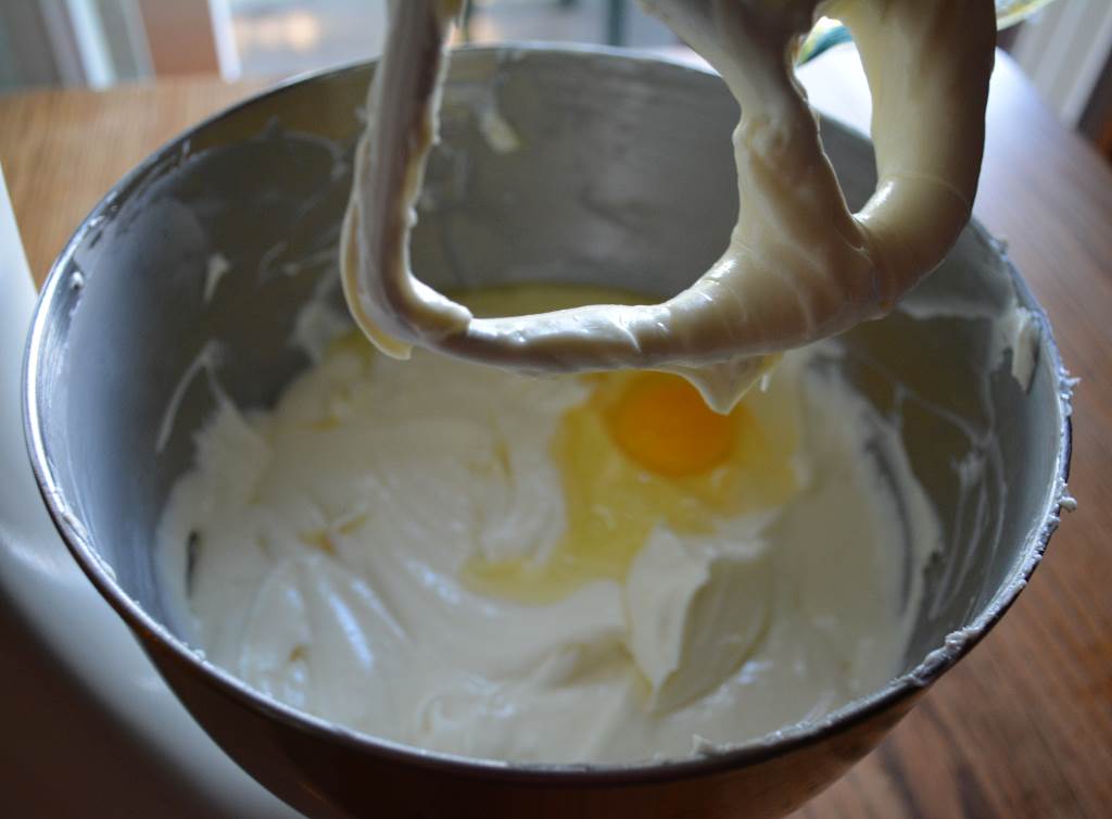 cream-cheese-and-sugar-for-cheesecake-with-egg