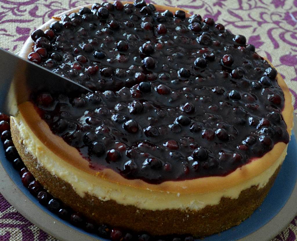 cutting-huckleberry-cheesecake